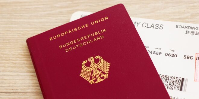 Deutscher Reisepass mit Boarding Pass