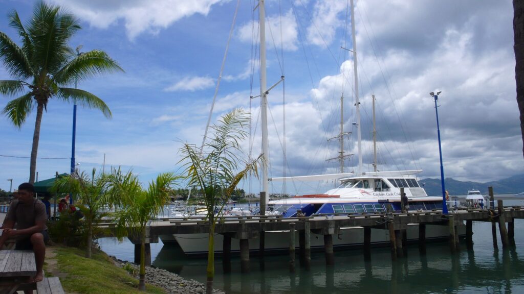 Captain Cook Cruises im Hafen von Fiji