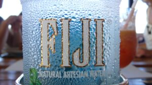 Erfrischendes Fiji Wasser